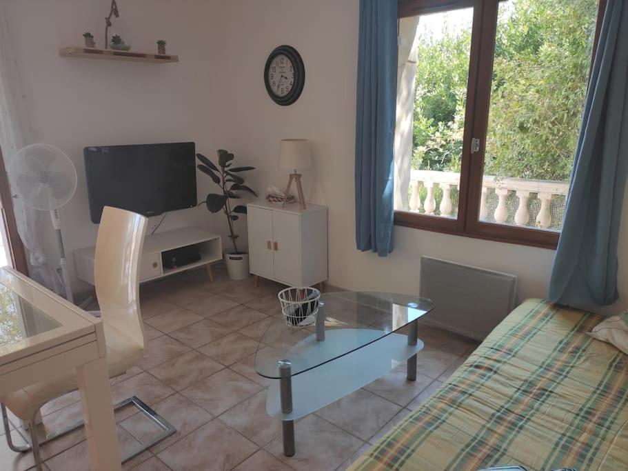 T2 En Rez De Chaussee De Villa A Cuers Exteriér fotografie