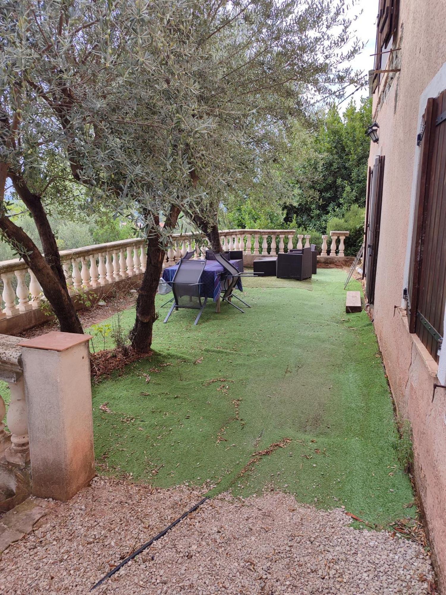 T2 En Rez De Chaussee De Villa A Cuers Exteriér fotografie